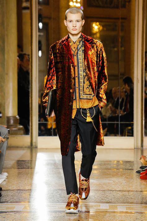 versace men fall 2018|Versace Fall 2018 Menswear Fashion Show .